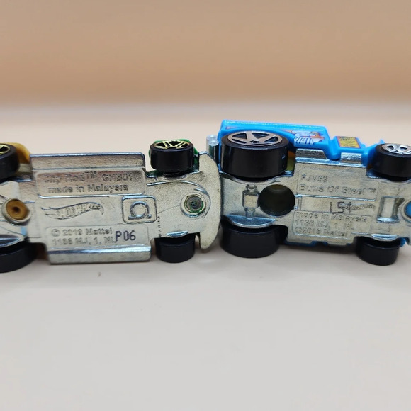 Hot Wheels Diecast Lot 2019 Road Bandit Purple Metallic Yellow - Nice - Picture 6 of 6